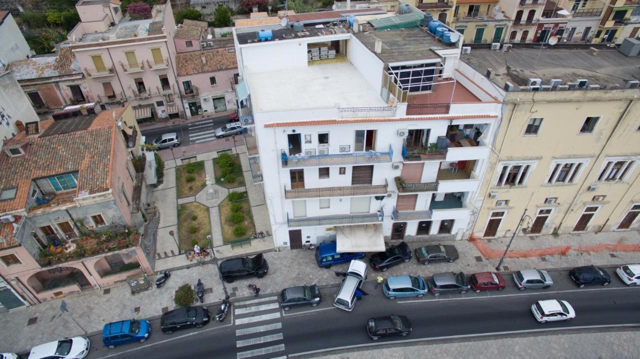 A Due Passi... Apartment Джардини Наксос Екстериор снимка